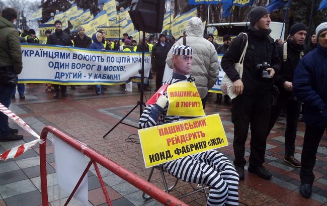 Під Радою проходить мітинг за відставку Яценюка