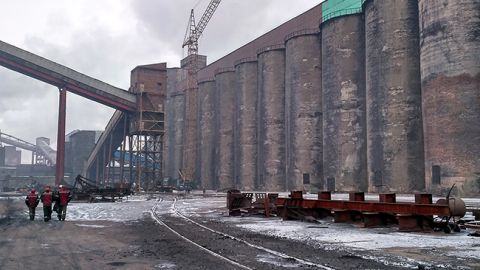 НБУ сравнил потери экспортеров от курса доллара и падения мировых цен