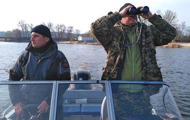 как киевский рыбный патруль ловит браконьеров на Днепре
