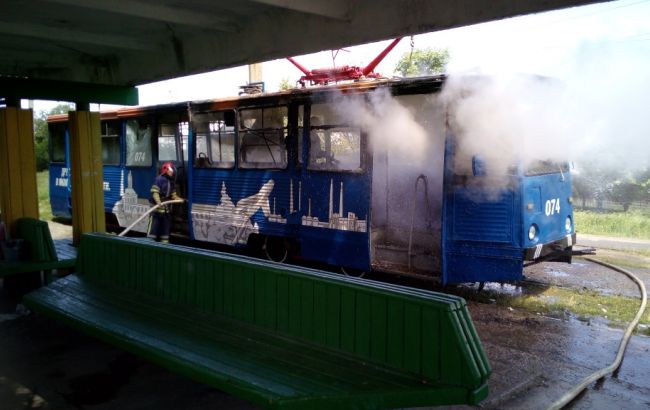 В Донецкой области на ходу загорелся трамвай с 11 пассажирами