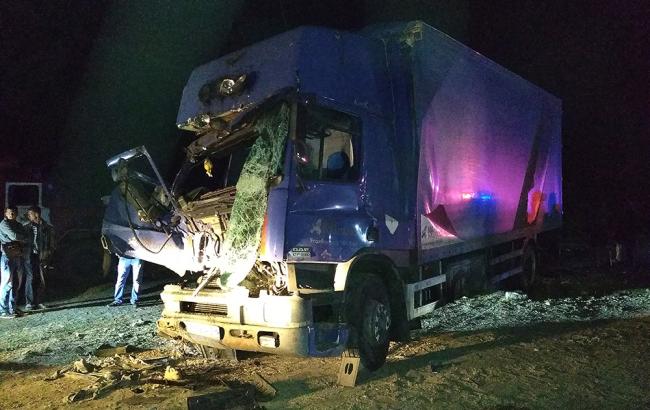 У Миколаївській області зіткнулися три вантажівки, є загиблий