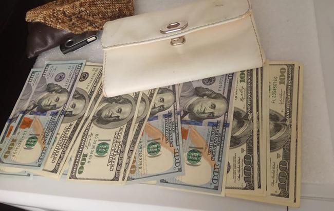 У Черкаській області прокурора та адвоката викрито під час одержання хабара