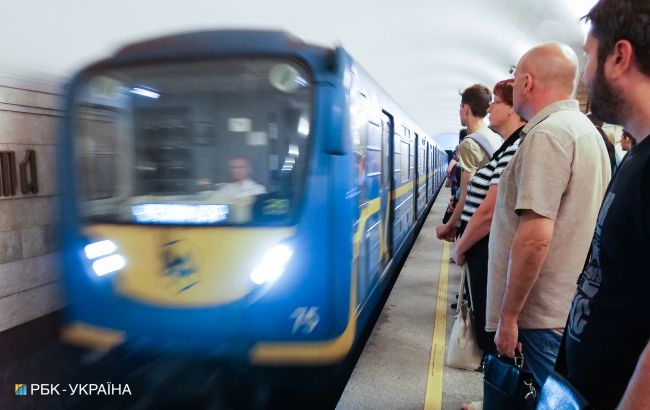 НП у метро Києва: пасажири влаштували криваву різанину (відео)