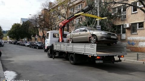 Українцям розповіли, як зняти з обліку авто "не на ходу"