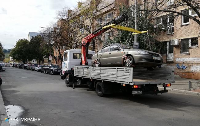 Нові правила паркування: українцям розповіли про плюси і мінуси нововведень