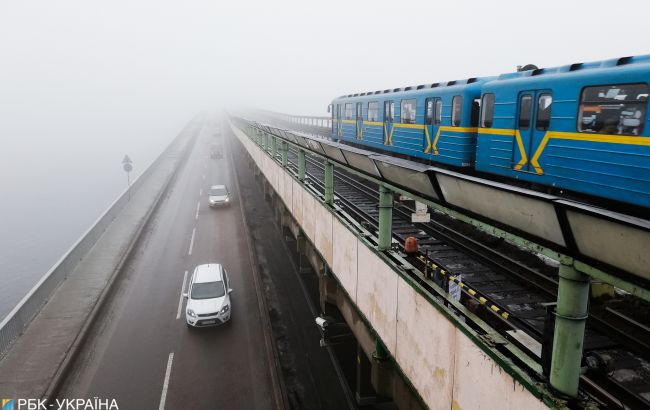 У Києві показали стан мосту Метро: "земля з-під ніг буквально зникла" (відео)