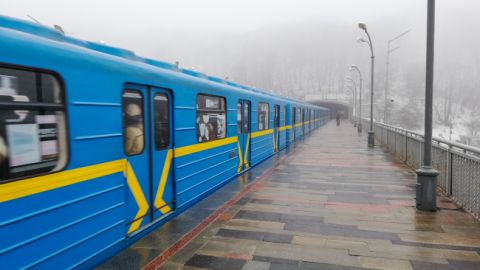 Ограничат и перекроют: как будет работать транспорт Киева на праздники