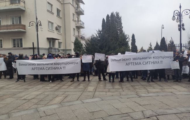 На акції в Києві вимагають звільнити Ситника з посади голови НАБУ "через корупцію"