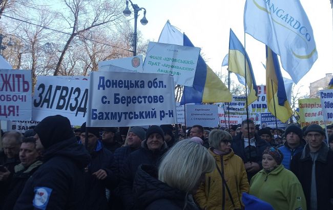 Аграрии вышли на митинг с требованием уволить директора НАБУ