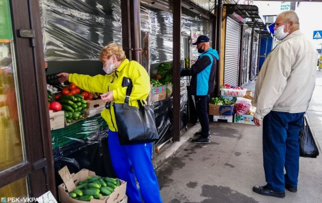 В Киеве открылись более 30 продовольственных рынков