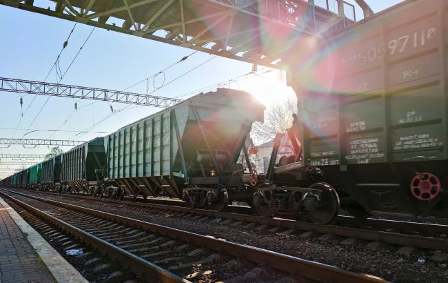 Украина начала 2021 год с падения экспорта и роста импорта товаров