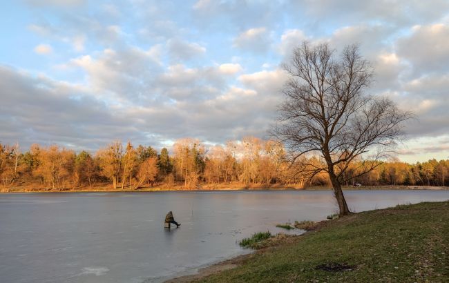 Зимове потепління та зливи в окремих регіонах: погода на завтра