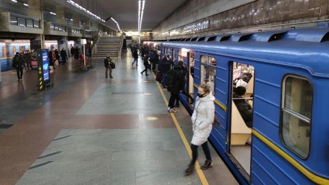 Киевский метрополитен предупредил о возможном закрытии станций