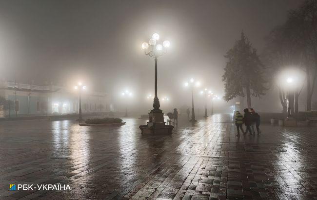 Киев накрыл туман, а завтра возможна гололедица: водителей призывают быть внимательнее