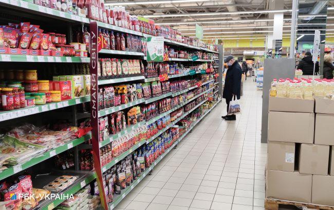 Инфляция в Украине замедлилась: как изменились цены за последний год