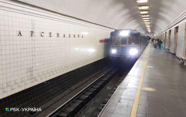 В Киеве остановилось метро между "Академгородком" и "Арсенальной": что случилось