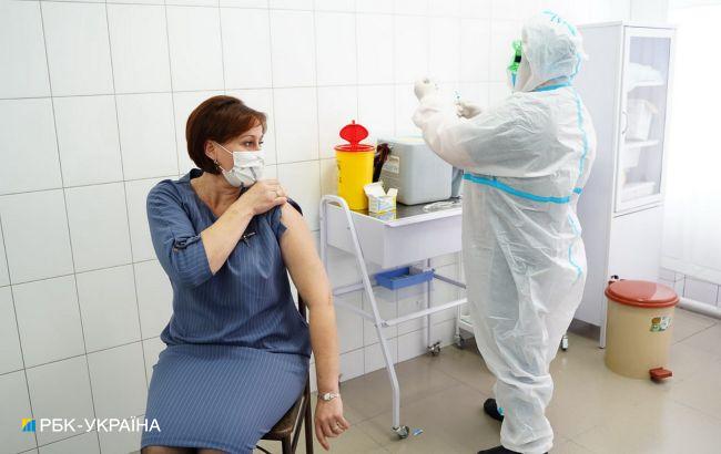 Вакцинация в Украине: за выходные сделали всего 90 прививок