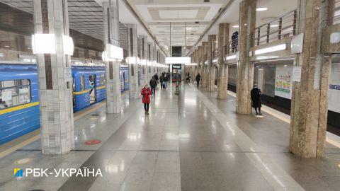 В киевском метро у пассажиров могут проверять документы: названа причина