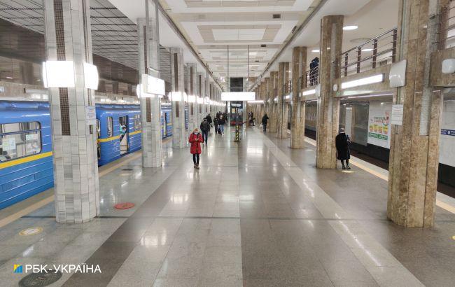 У київському метро у пасажирів можуть перевіряти документи: названа причина