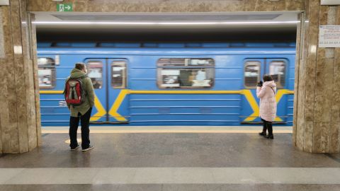 Две станции метро Киева до сих пор закрыты из-за минирования