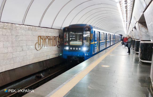 У метро Києва збій: оплата картою не приймається