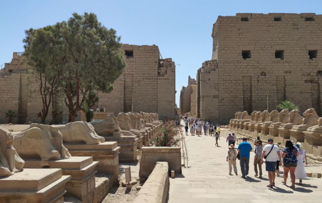 У Єгипті знімають обмеження на роботу ресторанів і магазинів