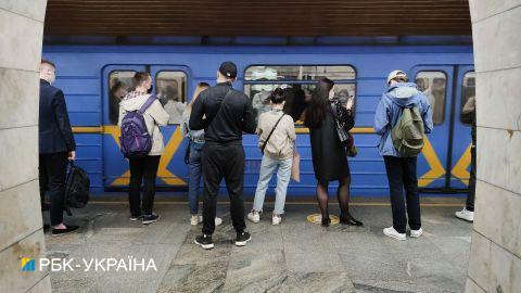 В Киеве затопило станцию метро, улицы города заливает водой