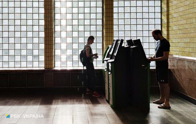 Мобильные операторы предупредили об изменении правил пополнения счета через терминалы