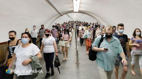 В метро Киева с начала года составили 2,5 тысячи протоколов на пассажиров без масок