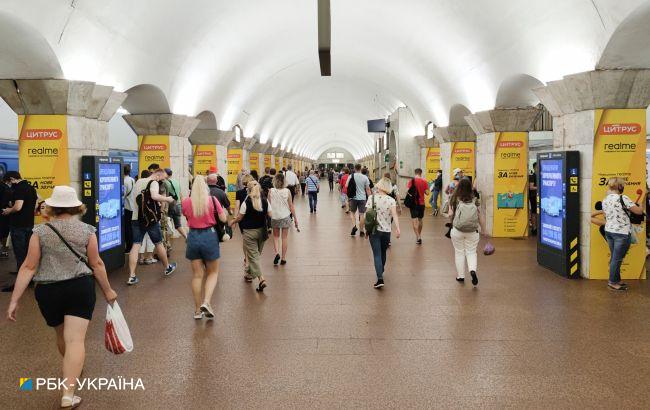 В Киеве из-за ливня ограничили вход на станцию метро "Героев Днепра"