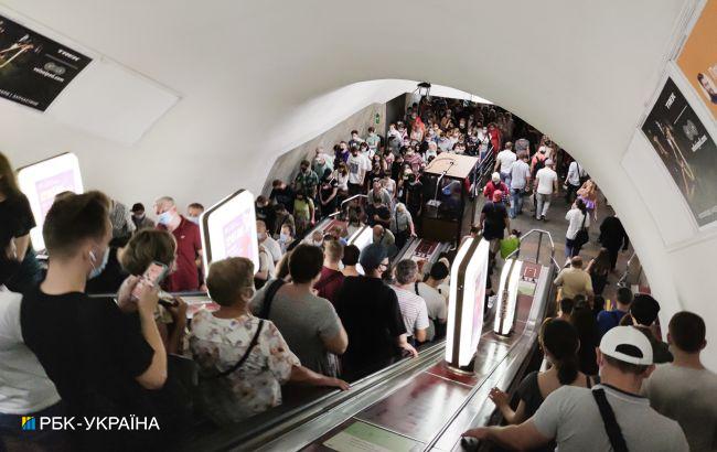 В метро Киева произошел коллапс: очереди и сломанные турникеты