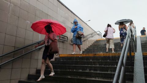 Синоптики рассказали, какие области накроют дожди с грозами