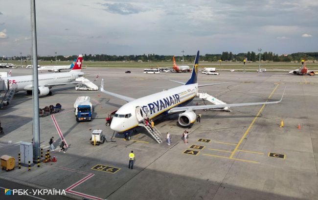 По всему миру отменили более 4 тысяч авиарейсов из-за непогоды и "Омикрона"