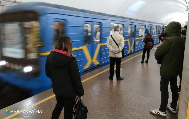 Движение "красной" веткой метро в Киеве ограничено
