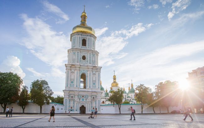 Один із найстаріших храмів Києва зачиняється на карантин вихідного дня