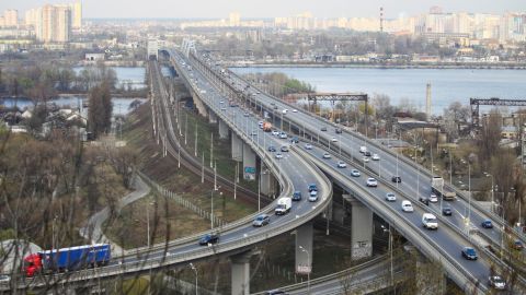 Киевлянам напомнили, как сегодня можно попасть с одного берега на другой