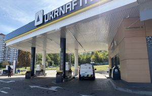 РФ атакувала понад 15 АЗС у Києві: чи буде дефіцит пального