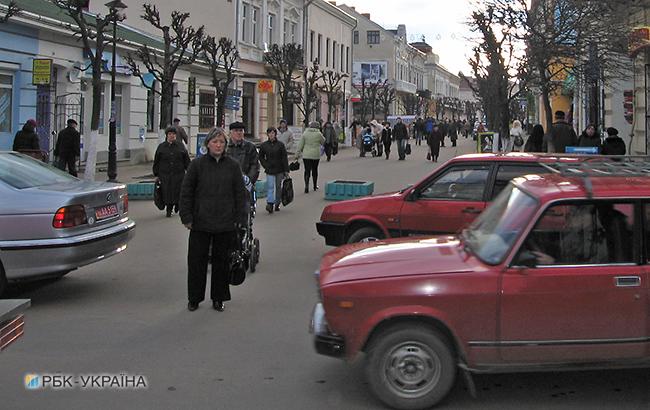 Сколько украинцев являются потенциальными эмигрантами: социологи провели исследование (видео)