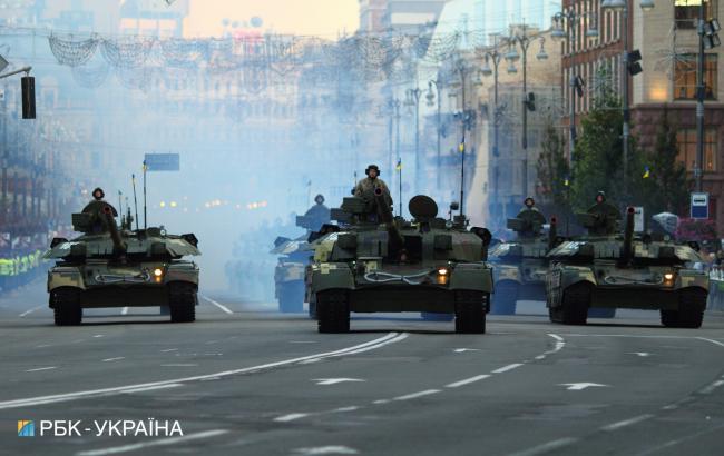 На военном параде в День независимости проедет 250 единиц военной техники