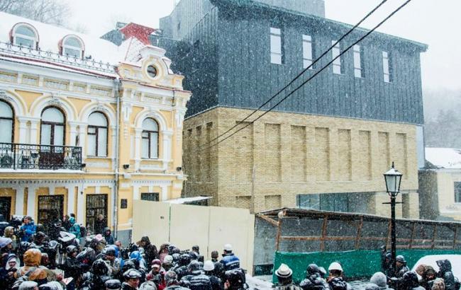 "Крематорий, коробка, энергоблок": как скандальный театр на Андреевском выглядит изнутри