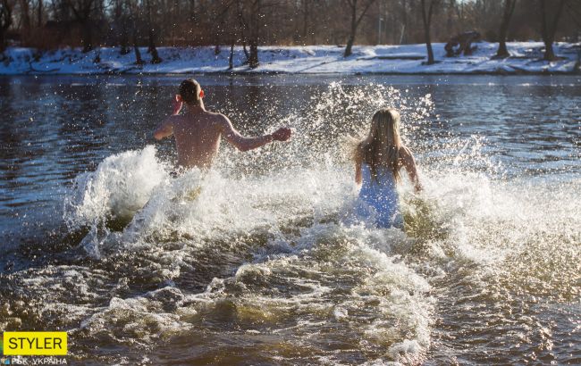 Ярко и позитивно: как проходили крещенские купания в Киеве (фотоотчет)