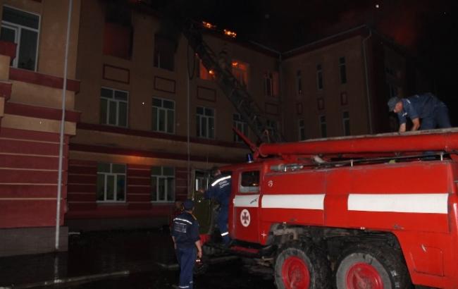 В Одесской области от удара молнии сгорела школа (фото)