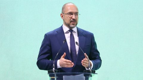 Жорсткий карантин доведеться вводити в січні, - Шмигаль