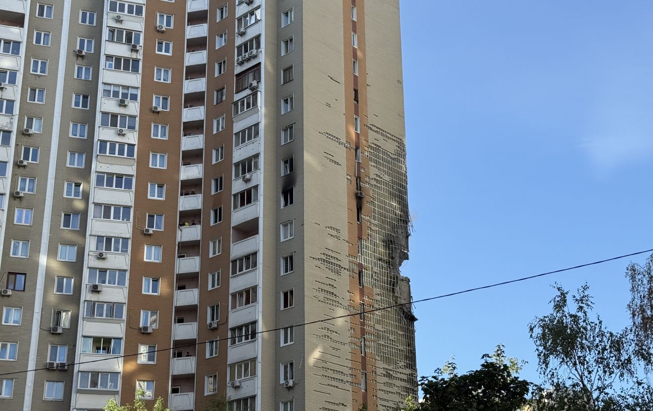 У Києві "приліт" у 22-поверховий будинок, є постраждалі