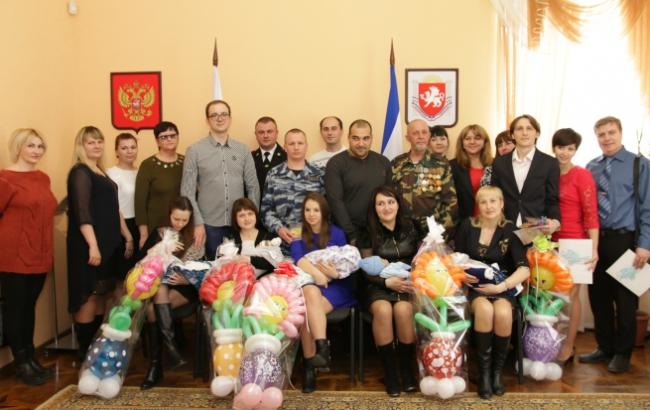 В Крыму новорожденным выдали повестки в армию