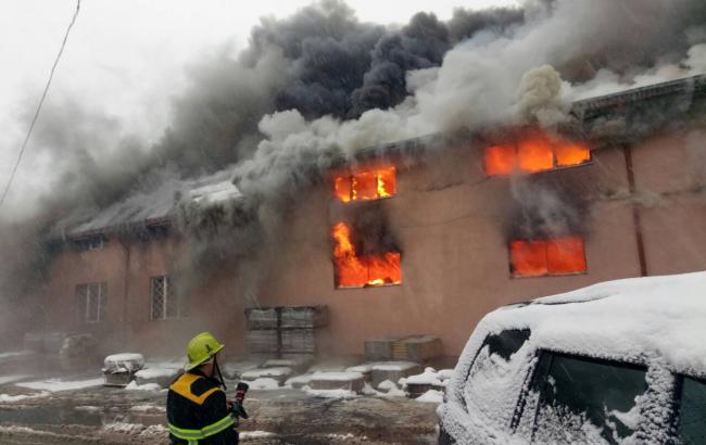 Спасатели ликвидировали пожар в ТЦ на Закарпатье