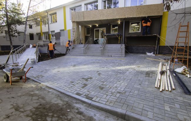 У Дніпрі завершують капітальний ремонт Лівобережного управління соціального захисту