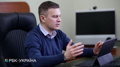 НБУ переходит к гибкому курсу гривны к доллару с позиции силы