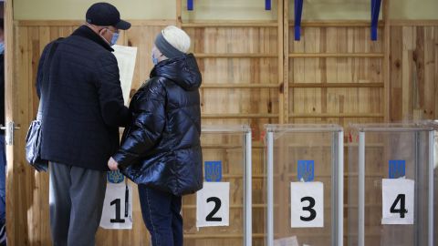 Другий тур місцевих виборів в Україні: що потрібно знати