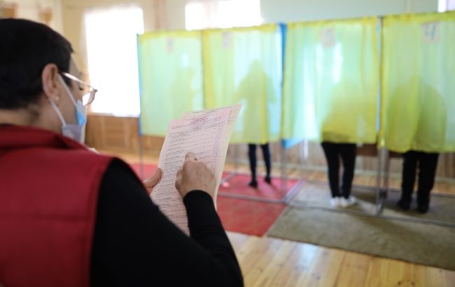 У Донецькій області виборці зібралися на мітинг через плутанину з бюлетенями